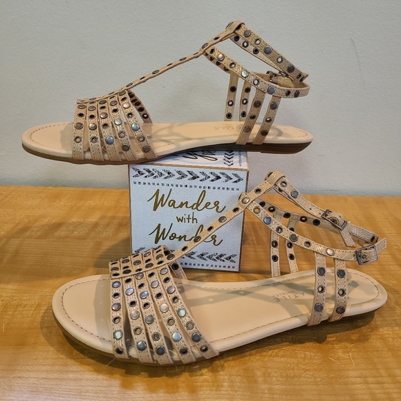 NWOT Very Volatile LA Strappy Sandals - Picture 2 of 10